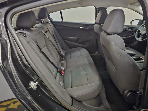Used 2017 Chevrolet Cruze LT image 12
