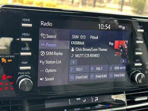 Used 2024 Toyota Sienna XLE image 27