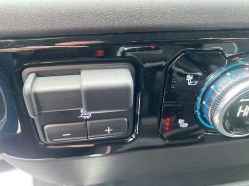 Used 2024 GMC Sierra 1500 Elevation image 16