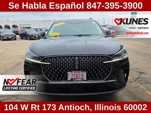 Used 2025 Lincoln Aviator AWD image 2