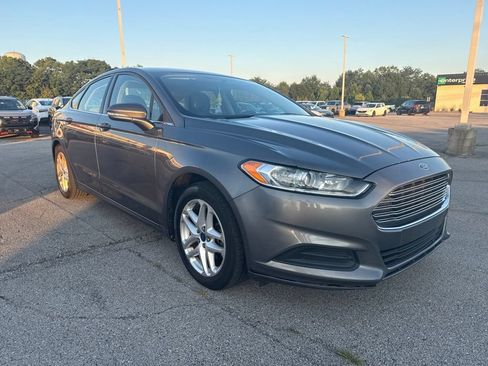 Used 2014 Ford Fusion SE FWD image 2