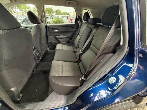 Used 2025 Nissan Rogue SV FWD image 24