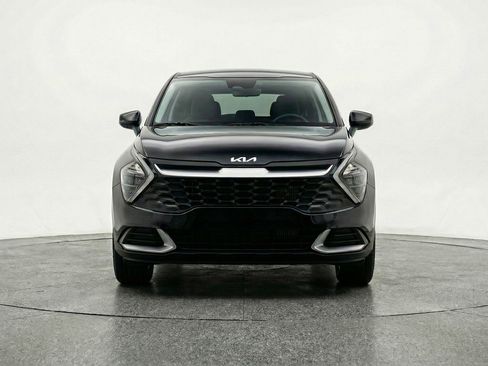 Used 2025 Kia Sportage LX image 2