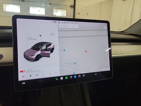 Used 2021 Tesla Model Y Long Range AWD/4WD image 9