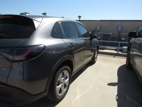 Used 2024 Honda HR-V LX image 3