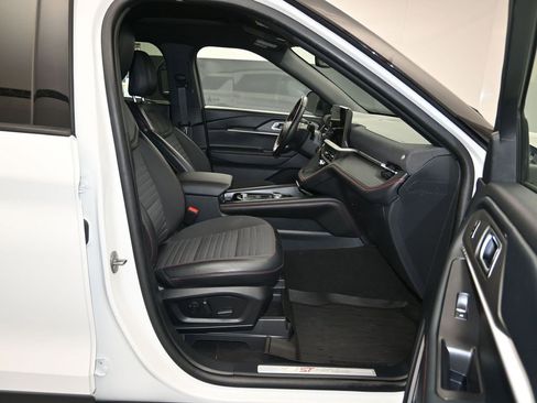 Certified 2025 Ford Explorer ST-Line w/ Premium Package image 29