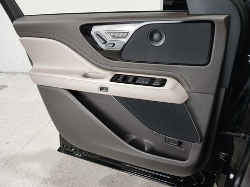 Used 2020 Lincoln Aviator Reserve w/ Equipment Group 201A image 31