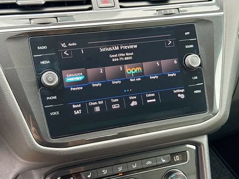 Used 2019 Volkswagen Tiguan SE FWD image 19