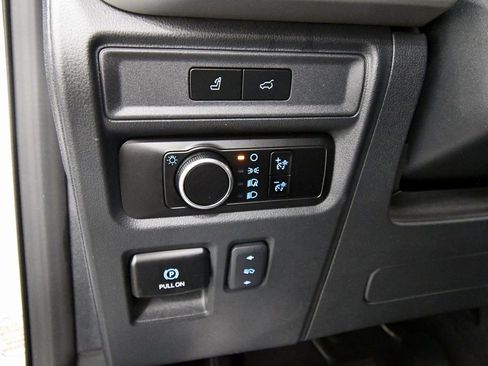 Used 2024 Ford Expedition XLT image 19