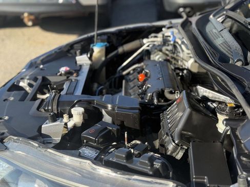 Used 2018 Honda HR-V LX image 30