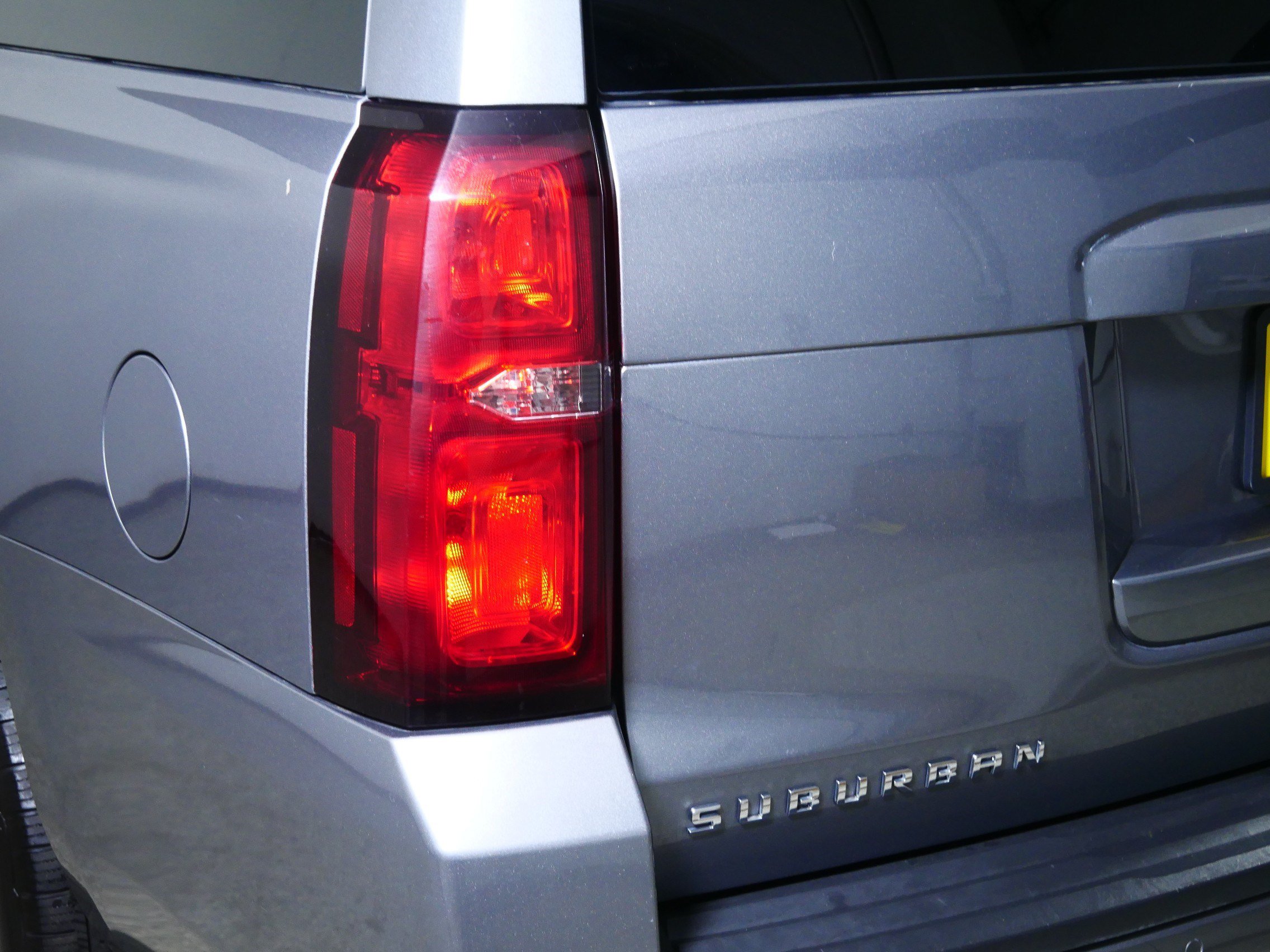 Used 2020 Chevrolet Suburban LT w/ Luxury Package AWD/4WD image 17