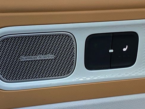 New 2025 Volkswagen ID. Buzz 1st Edition image 12