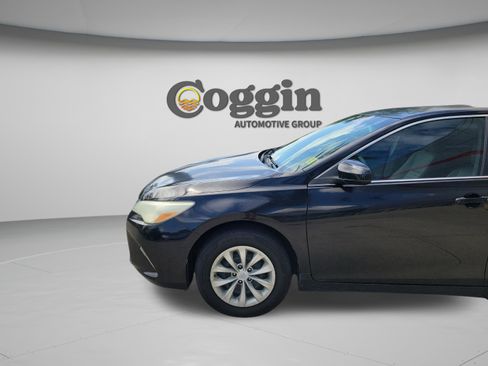 Used 2016 Toyota Camry LE FWD image 29