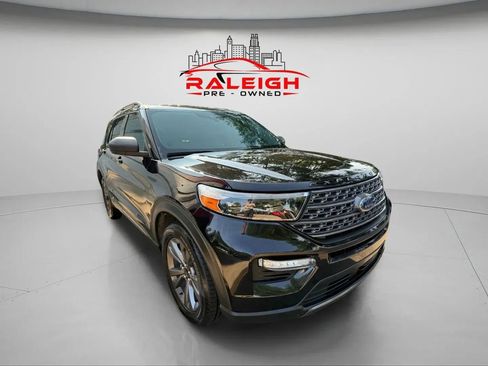 Used 2021 Ford Explorer XLT w/ Equipment Group 202A image 4
