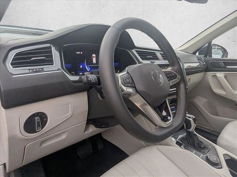 Used 2022 Volkswagen Tiguan SE image 10