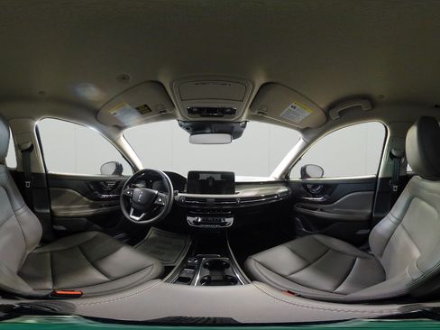 Used 2025 Lincoln Corsair FWD image 9