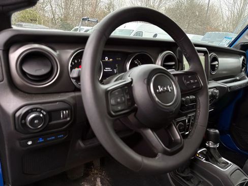 Used 2023 Jeep Wrangler Unlimited w/ Cold Weather Group image 10