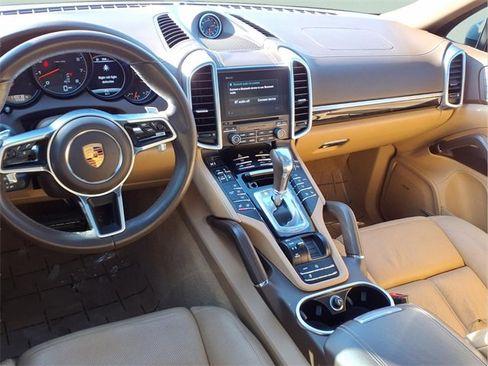Used 2017 Porsche Cayenne Platinum Edition image 8