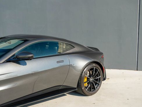 Used 2019 Aston Martin V8 Vantage Coupe image 23