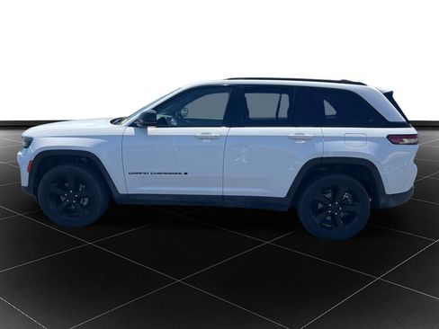 Used 2024 Jeep Grand Cherokee Altitude AWD/4WD image 2