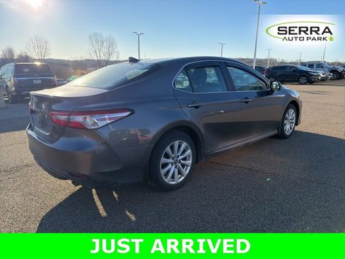 Used 2020 Toyota Camry LE image 3