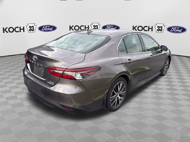 Used 2022 Toyota Camry XLE w/ Navigation Upgrade Package FWD image 6