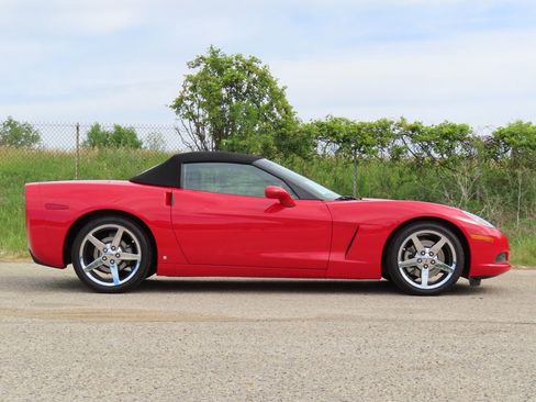 Used 2007 Chevrolet Corvette Convertible w/ Preferred Equipment Group RWD image 2