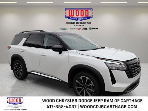 Used 2026 Nissan Pathfinder Platinum image 1