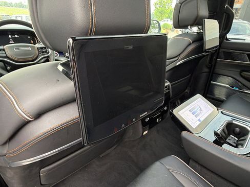 Used 2025 Jeep Grand Wagoneer Series III w/ Rear Seat Video Group 1 AWD/4WD image 27