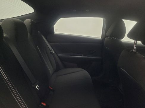 Used 2025 Hyundai Elantra Sport FWD image 19