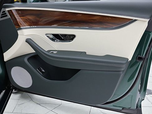 New 2026 Bentley Flying Spur Plug-In Hybrid image 51