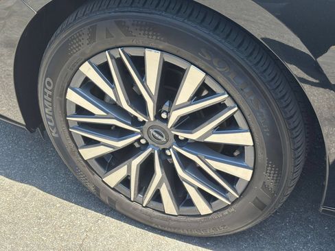 Used 2025 Nissan Altima 2.5 SV FWD image 31