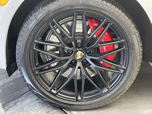 Certified 2024 Porsche Macan GTS w/ Premium Plus Package AWD/4WD image 11