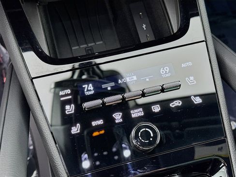 Certified 2025 Porsche Cayenne AWD/4WD image 18