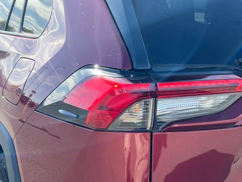 Used 2022 Toyota RAV4 LE FWD image 20