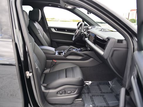 Certified 2026 Porsche Cayenne E-Hybrid image 22