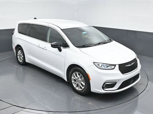 Used 2024 Chrysler Pacifica Touring-L FWD image 35