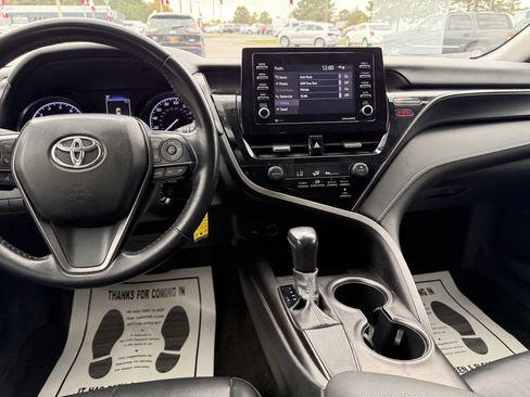 Used 2021 Toyota Camry SE image 6