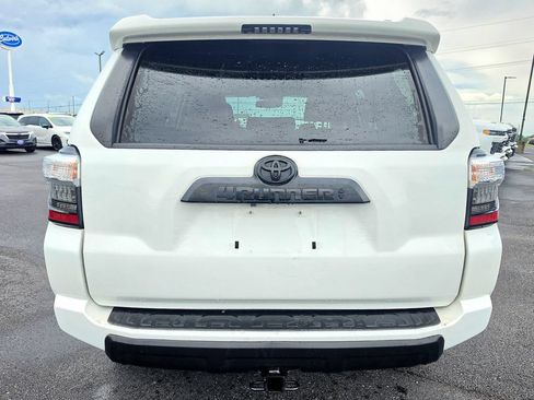 Used 2021 Toyota 4Runner TRD Off-Road Premium w/ Moonroof Package AWD/4WD image 5