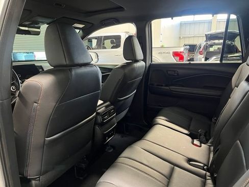 Used 2025 Honda Passport TrailSport image 18
