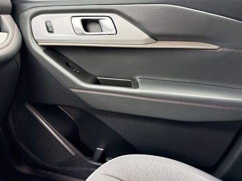 Used 2025 Ford Explorer Active image 29