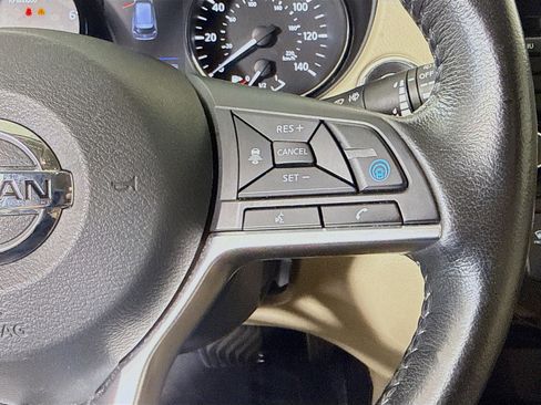 Used 2019 Nissan Rogue SV w/ Premium Package image 15