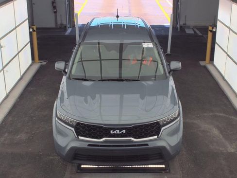 Used 2023 Kia Sorento LX FWD image 3