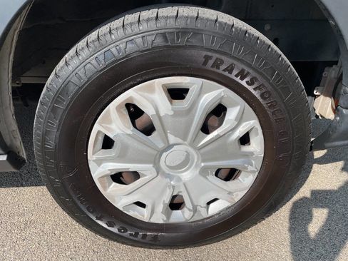 Used 2018 Ford Transit 150 XLT image 9