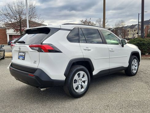 Used 2019 Toyota RAV4 LE image 4