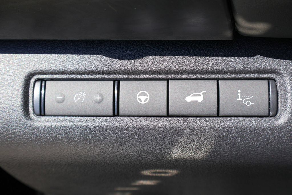 New 2026 Nissan Pathfinder Platinum w/ Accent Package FWD image 17