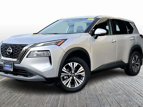 Used 2021 Nissan Rogue SV image 3