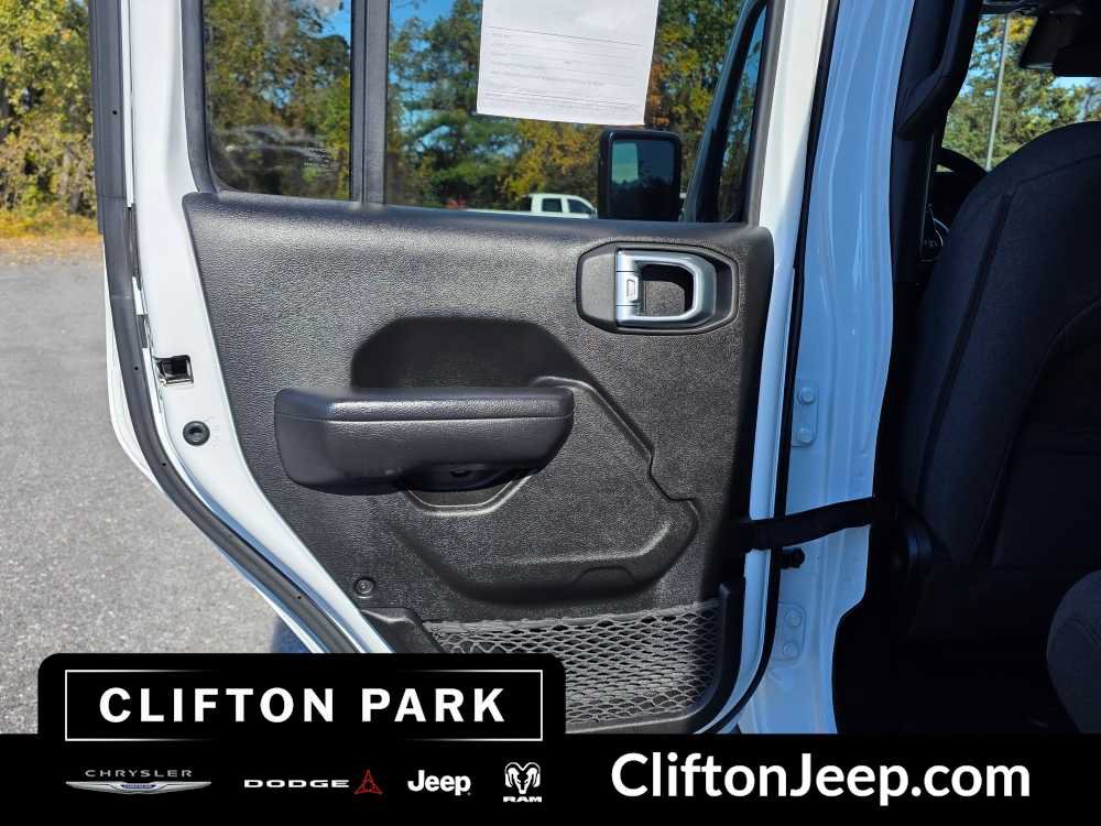 Used 2024 Jeep Wrangler Unlimited AWD/4WD image 12