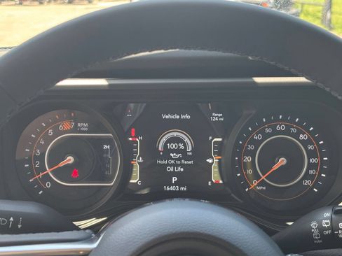 Used 2025 Jeep Wrangler Unlimited Sahara AWD/4WD image 40