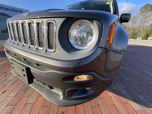 Used 2018 Jeep Renegade Latitude image 5